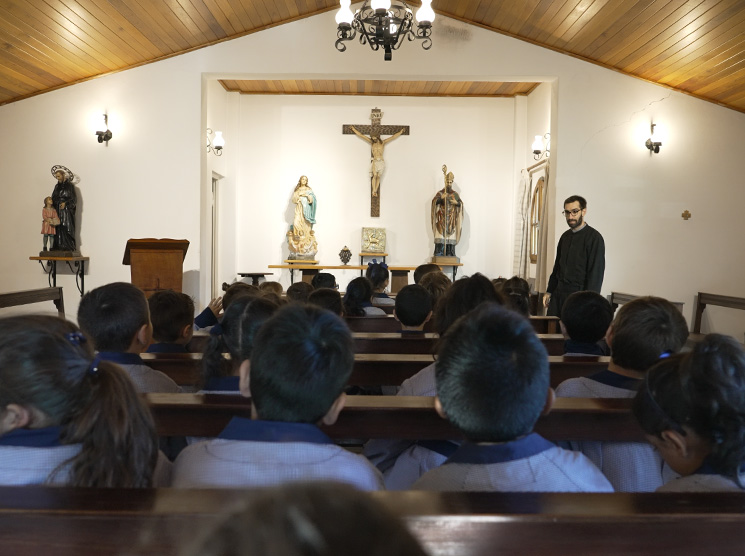 Momento de espiritualidad en el colegio